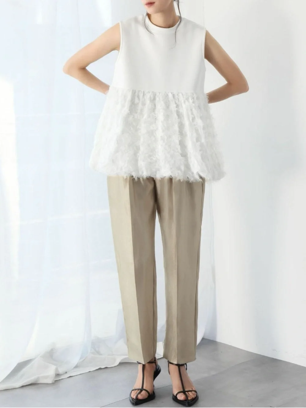FEATHER TEXTURE White Sleeveless Zip Back Peplum Hem Top LARGE - Picture 2 of 7